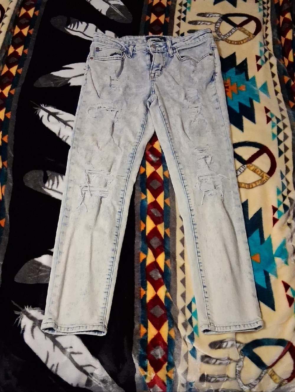 Aeropostale Light Wash Distressed Men’s Jeans